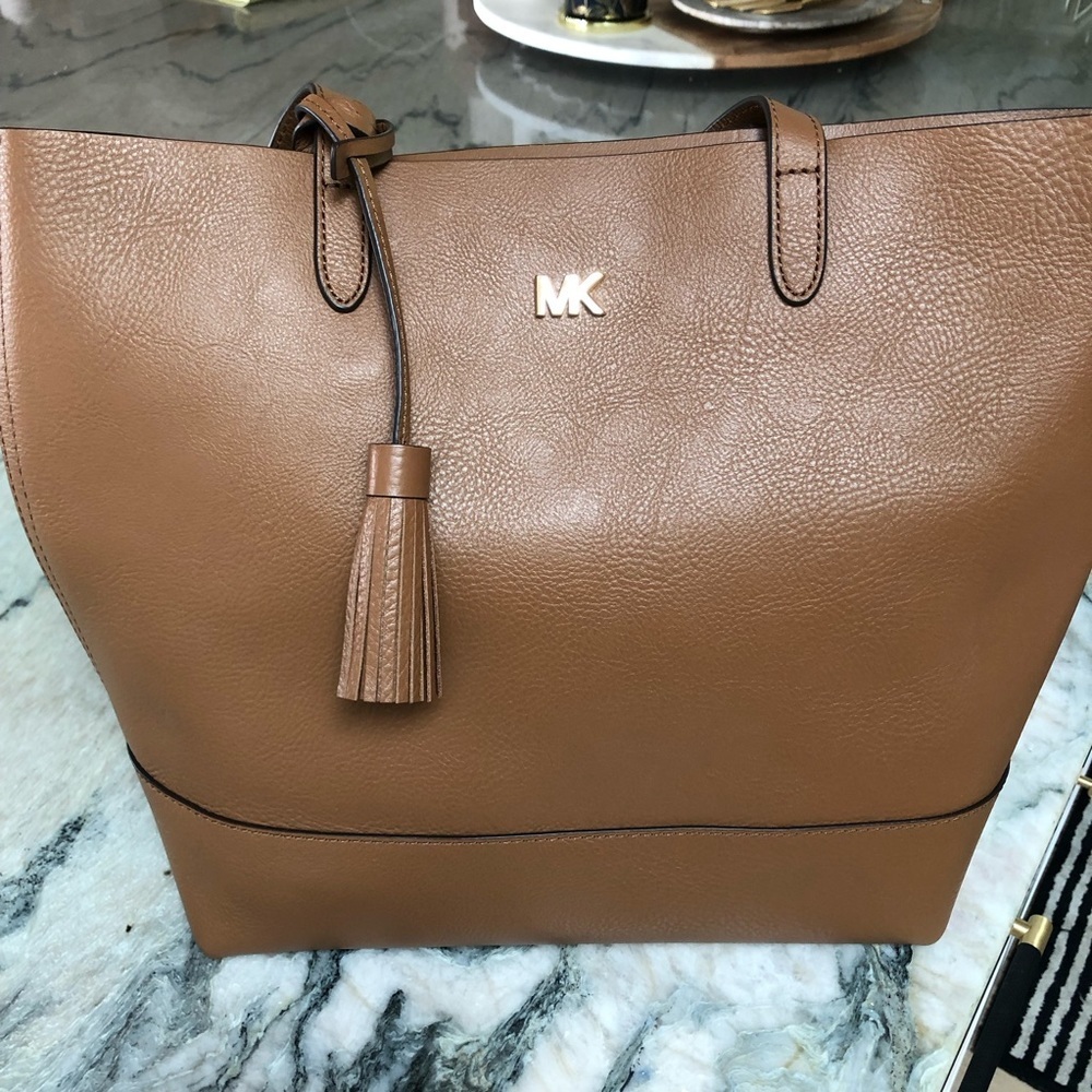 NWT Michael Kors large pebbled leather tote Willie dark tan caramel open top